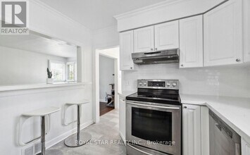 243 Wilson Rd S in Oshawa, ON - Building Photo - Building Photo