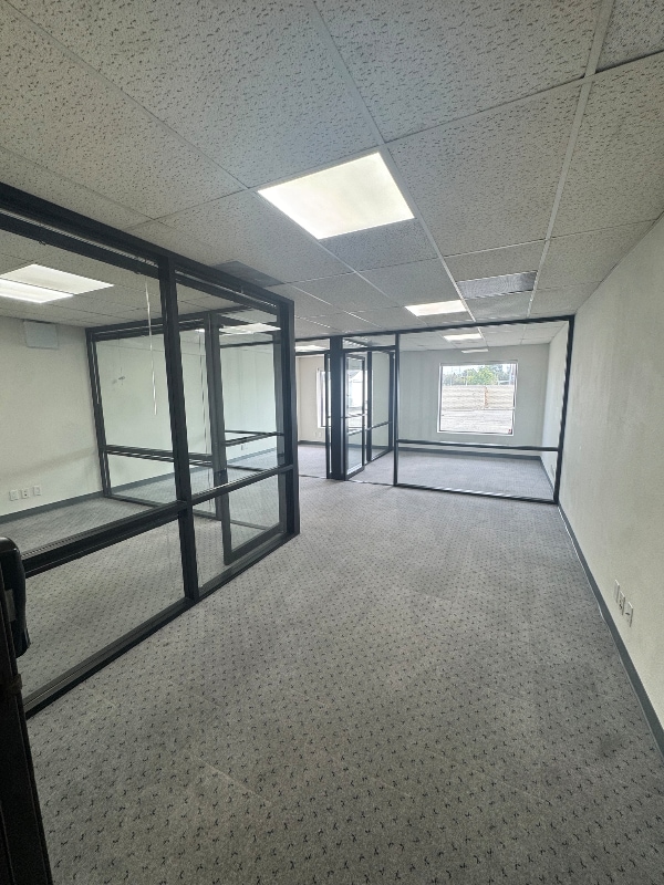 22760 Hawthorne Blvd in Torrance, CA - Foto de edificio - Building Photo