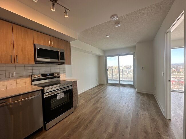 1010 Sandy Beach Rd in Pickering, ON - Building Photo - Building Photo