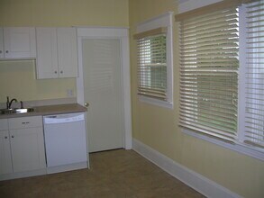 4743 N Albina Ave, Unit A in Portland, OR - Foto de edificio - Building Photo