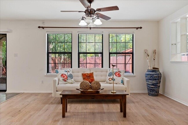 708 Yosemite Trail in Taylor, TX - Building Photo - Building Photo