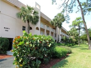 100 Forest Lakes Blvd in Naples, FL - Building Photo - Building Photo