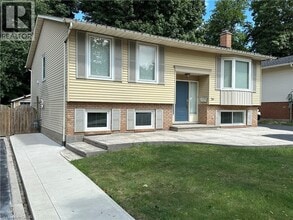 36 Inglewood Ct in Grimsby, ON - Building Photo - Building Photo