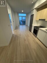 5105-5105 Hurontario St in Mississauga, ON - Building Photo - Building Photo