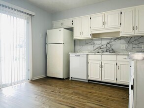 104 Peachtree Ct in Lagrange, GA - Foto de edificio - Building Photo