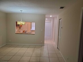 24 Laredo Pl, Unit 1 in Davie, FL - Building Photo - Building Photo