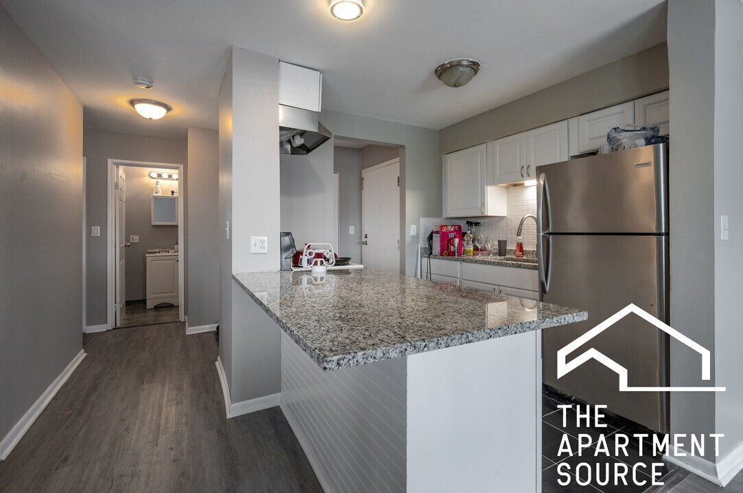 2300 N Harlem Ave in Elmwood Park, IL - Building Photo