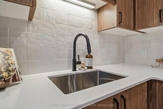 135 Belmont Dr in London, ON - Building Photo - Building Photo