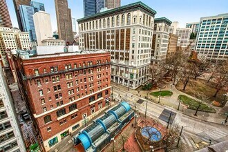 201 Yesler Wy in Seattle, WA - Foto de edificio - Building Photo