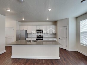 6084 W Copper Hawk Dr in South Jordan, UT - Building Photo - Building Photo