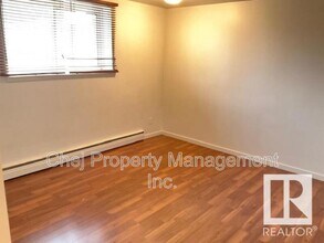 6103-6198 98 Ave NW in Edmonton, AB - Building Photo - Building Photo