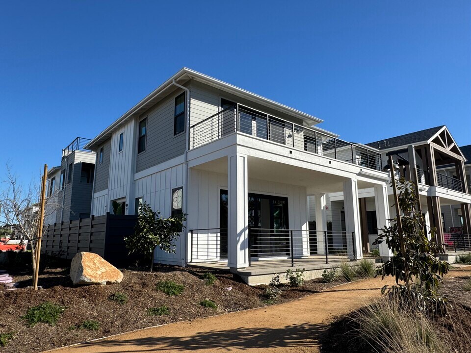 1210 Molara Ln in Encinitas, CA - Building Photo