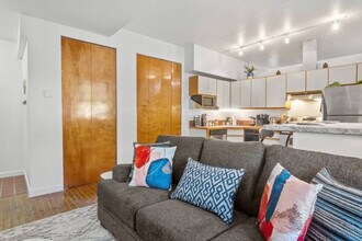 221 Vine St in Philadelphia, PA - Building Photo - Building Photo