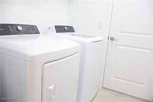 13802 Pine Lodge Ln in Ft. Myers, FL - Building Photo