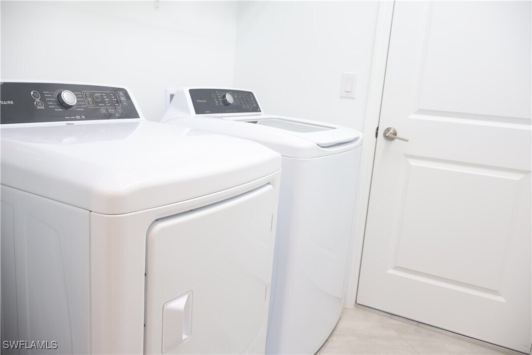 13802 Pine Lodge Ln in Ft. Myers, FL - Building Photo