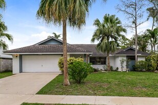 14465 Larkspur Ln in Wellington, FL - Building Photo