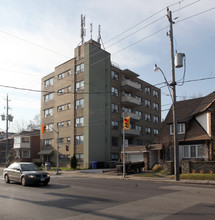 392 Jane St in Toronto, ON - Building Photo - Building Photo