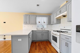 221 Weequahic Ave, Unit 1st Flr in Newark, NJ - Building Photo - Building Photo