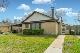 4655 Orange Cir S in Pearland, TX - Building Photo