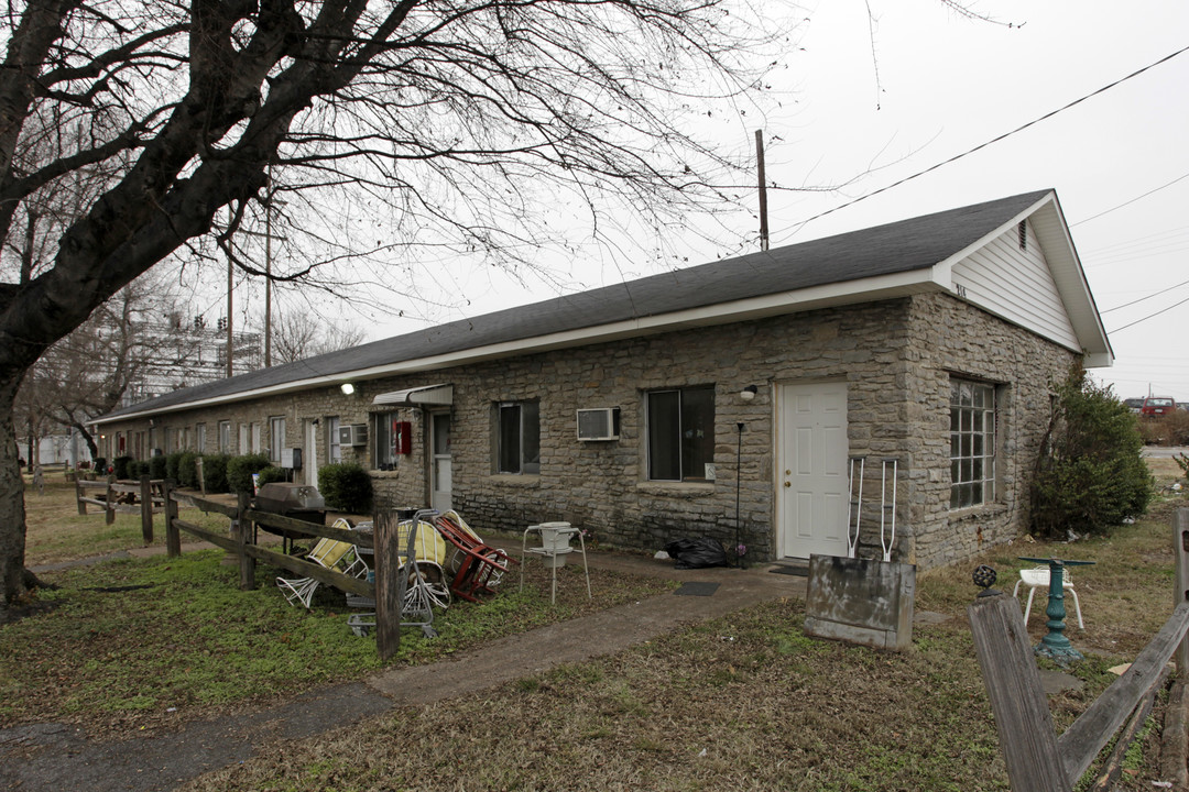 214 Gallatin Pike in Madison, TN - Building Photo