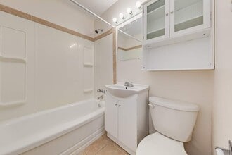 Rosewood Manor in Edmonton, AB - Building Photo - Building Photo