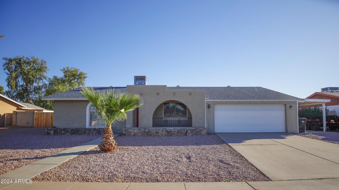 3015 E Covina in Mesa, AZ - Foto de edificio