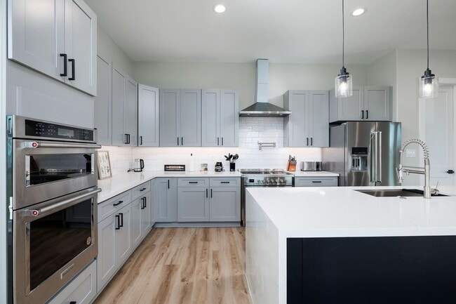 property at 4318 Bolivar Cir