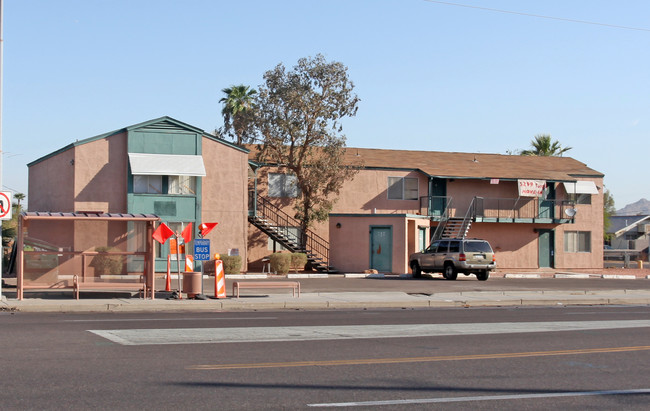 25th Pl Apartments in Phoenix, AZ - Foto de edificio - Building Photo