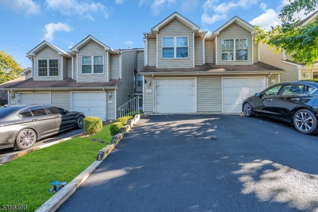 7 Leahy Ct in Franklin Township, NJ - Building Photo - Building Photo