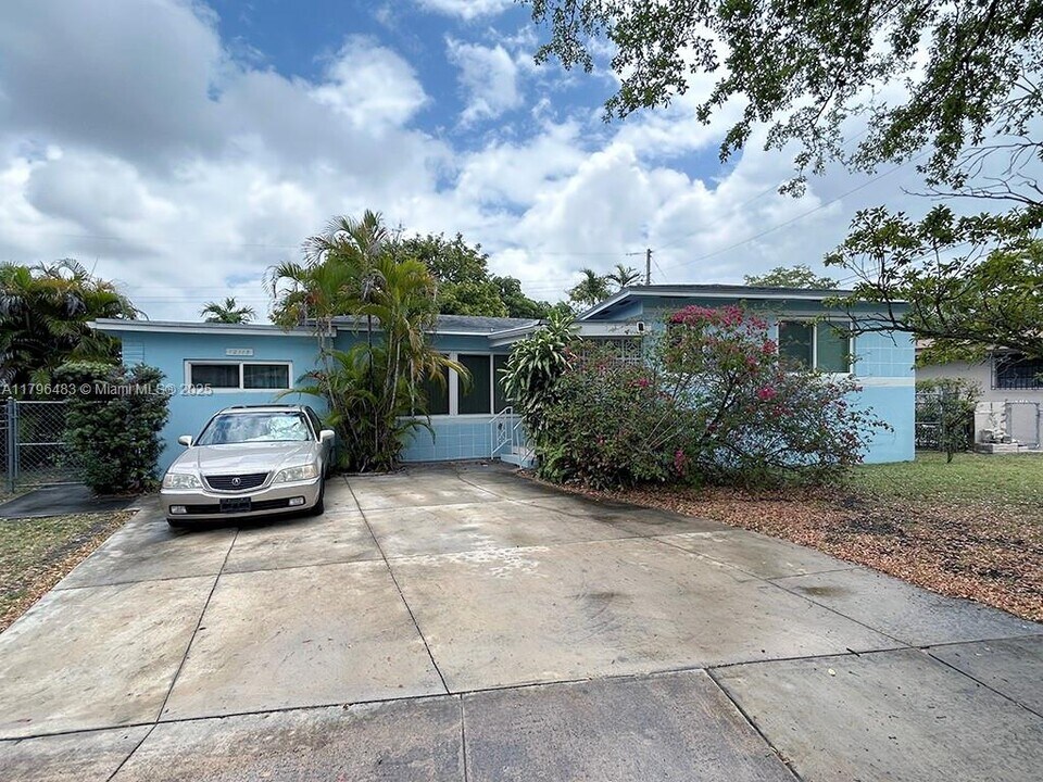 12115 NE Miami Ct in North Miami, FL - Building Photo