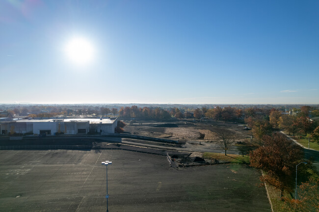 Oxford Valley Apartments in Langhorne, PA - Building Photo - Building Photo