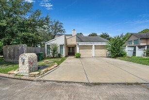 13014 Skymeadow Dr in Houston, TX - Building Photo
