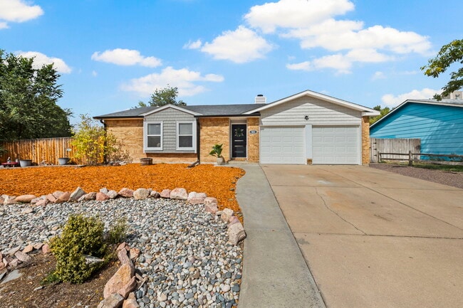 property at 901 Candlestar Loop N