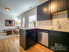 2203 W Eastwood Ave, Unit 1 in Chicago, IL - Building Photo - Building Photo