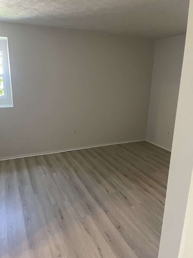 324 N 4th St in Clairton, PA - Building Photo - Building Photo