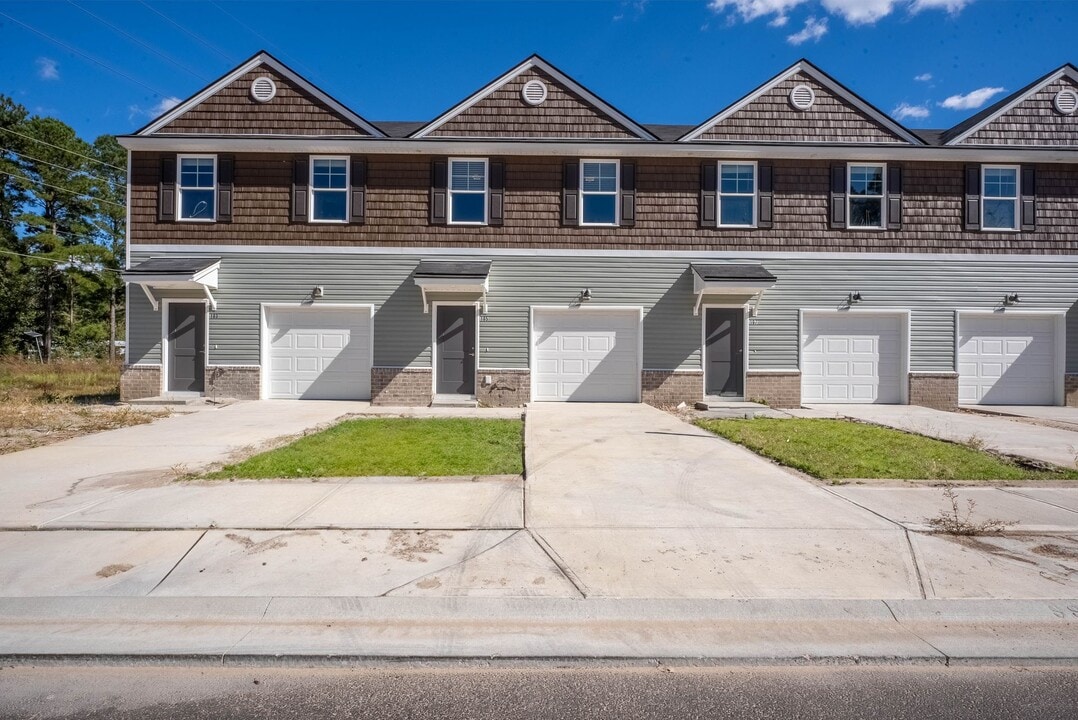 Pine Grove Townhomes in Guyton, GA - Building Photo