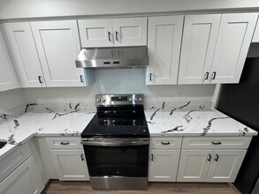 2122 N Glenn Ave in Fresno, CA - Building Photo - Building Photo