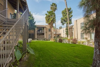 Parkside La Palma Apartments in Anaheim, CA - Building Photo - Building Photo