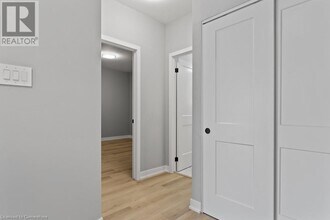 5002 King St in Lincoln, ON - Building Photo - Building Photo