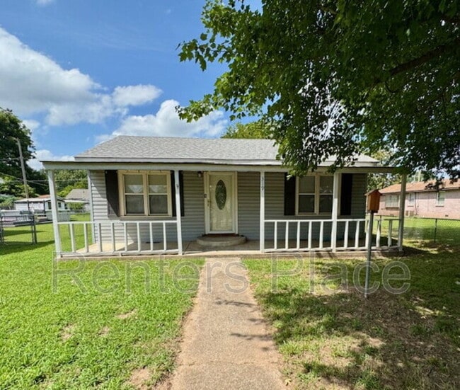 property at 319 E Dawes Ave