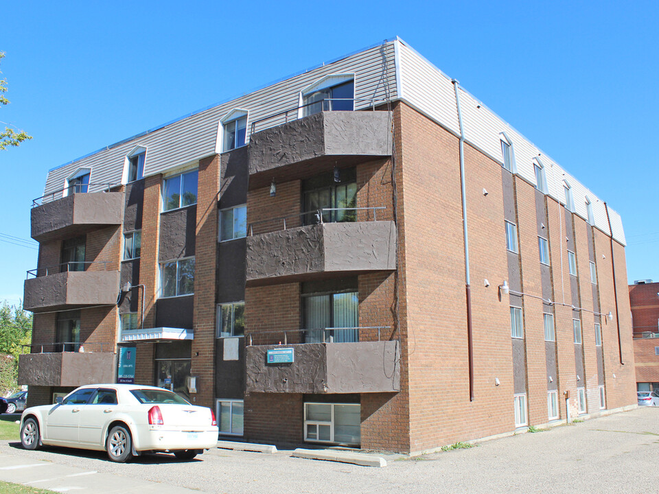 Libra Apartments in Saskatoon, SK - Building Photo