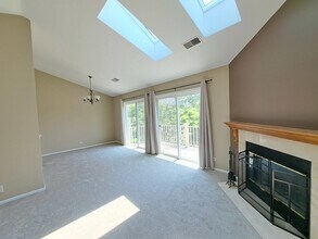 106 Stirling Ln in Schaumburg, IL - Building Photo - Building Photo
