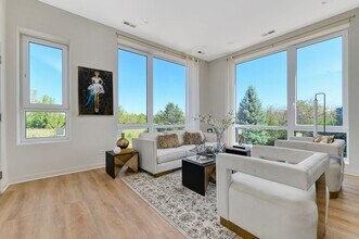 288 Stonington Dr in Bloomingdale, IL - Building Photo - Building Photo