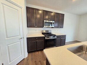 458 Hathaway Ln in Oswego, IL - Building Photo - Building Photo