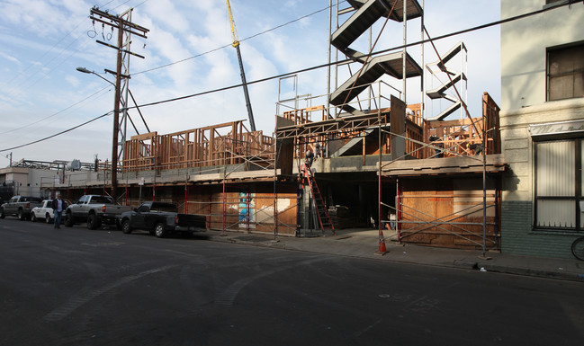 Renato Apartments in Los Angeles, CA - Building Photo - Building Photo