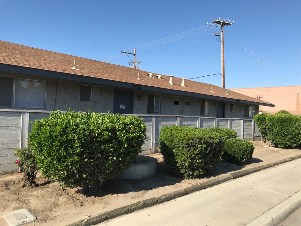 Caldwell in Visalia, CA - Building Photo