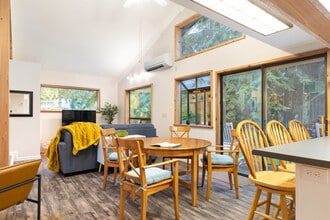 804 N Main St, Unit SI ID1036027P in Coupeville, WA - Building Photo - Building Photo