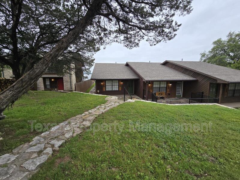 4013 Mabery Ct in Granbury, TX - Building Photo