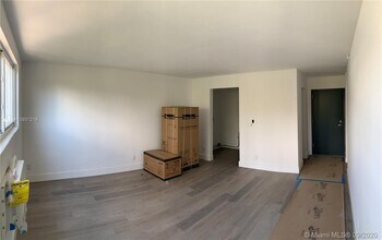 143 SW 9th St-Unit -Type 1 in Miami, FL - Building Photo - Building Photo