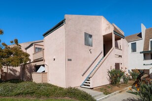 Village Woods in San Diego, CA - Building Photo
